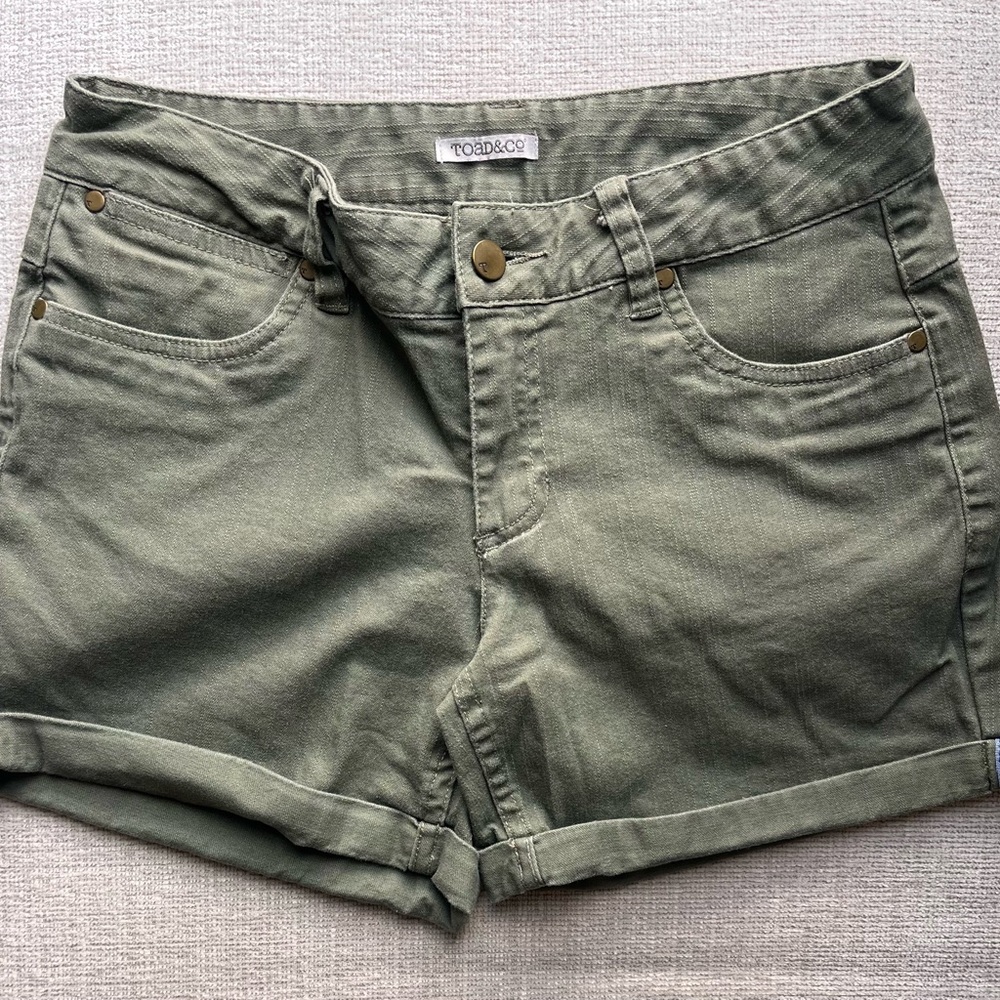 Title Nine Sequoia Short :: Size 4 :: Green